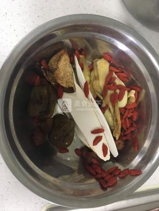 猴头菇花胶煲鸡功效与作用 2026年猴头菇花胶煲鸡功效与作用是什么