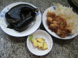 乌鸡能和猴头菇花胶一起煲汤吗 2026年猴头菇炖花胶乌鸡汤的做法