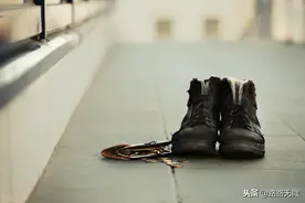 你晚上涂口红给鬼看吗？一支口红引爆了婚姻，思想上的穷才是真穷图片
