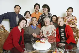 人性之极恶，莫过于抛弃父母，他们的今天，就是你的明天图片