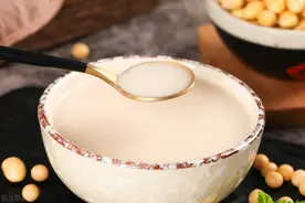 做豆浆时不能急，豆子泡好不要直接打，多一个步骤，豆浆浓稠不腥图片