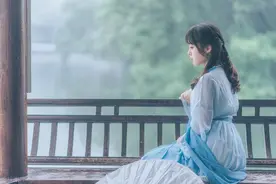 女孩子出门在外，一定要保护好自己，这不是一句玩笑话图片