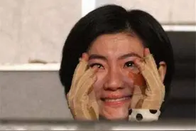 张承中娶毁容Selina，婚后暴露真面目，人前情真意切背后大呼想吐图片