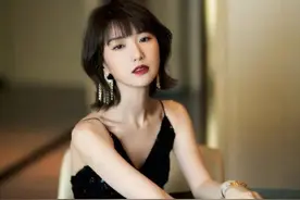 小圆眼毛晓彤，原来是这么化出女人味的图片