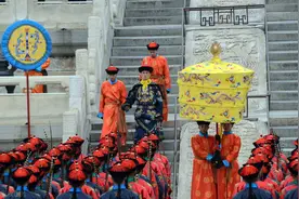 跪地磕头：历史遗留下来的误会图片