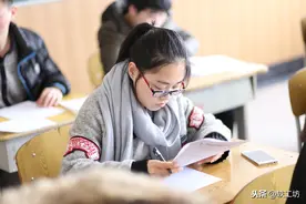 “女儿毕业于名校，却不工作在家啃老！”母亲的抱怨，扎心又无奈图片
