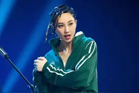 你只看到了郑希怡的唱跳？她的小脏辫不值得出圈吗图片