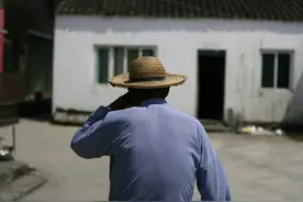“卖毒”致富村：百户农家均在养蛇，比起被咬，他们更怕穷图片