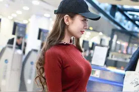吉娜捞金上瘾了！和郎朗又“演”真人秀，万年不变针织衫真看腻了图片
