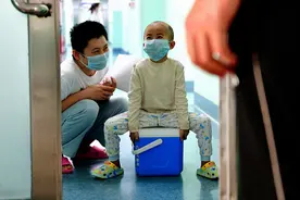 妈妈也是小光头了 我陪你一起打倒病毒小怪兽 一起回家看弟弟图片