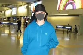 阿娇摔倒伤口仍未痊愈，全副武装秘密返港，3个月后还需磨皮手术图片
