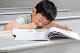 "我妈都不管我，你凭什么管我！"孙子不上网课怼奶奶，该怎么办？│喃喃细语图片