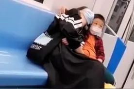 12个暖心瞬间让家长泪目：谢谢你，愿意做我的孩子图片