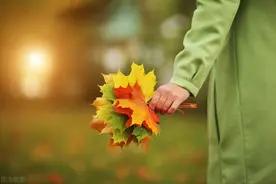 对潇潇暮雨洒江天，柳永的这首诗是思乡也是忆人，甚至被苏轼称赞图片