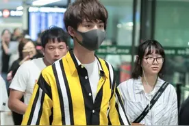 马天宇就是个活力boy，穿假两件衬衫个性又减龄，上街回头率超高图片