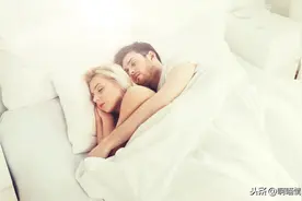幸福的爱情就是每个夜晚轻轻拥你入睡，每个清晨拥你醒来图片