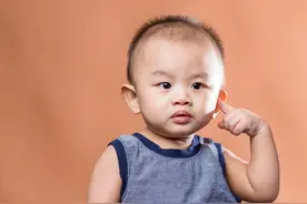别因为手痒就坑了孩子！这个「掏耳朵」的坏习惯很多妈妈都有！图片