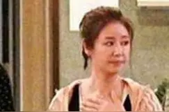 林心如小腹突出，疑似二胎怀孕，饭后多次做干呕动作图片