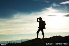 想要浑浑噩噩，没人会去拦你；想要出人头地，那拦你的人多了去了图片