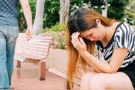 一个离婚的中年女人：婚外情是场荒唐的感情游戏，可惜难回头图片
