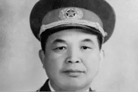 1950年，离乡20年的开国中将回乡寻亲，却发现老母亲在乞讨图片