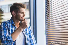 “开开窗，透透气”英语怎么说？Open the window，然后呢？图片