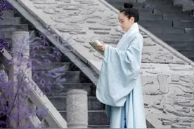 原创日常汉服道袍鲤跃，鲤鱼刺绣徐徐如上，穿在身上帅气又时尚图片