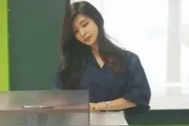 女老师穿着太“清凉”，遭家长反对，老师回怼：穿什么是我的自由图片