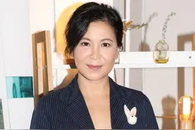 52岁苏玉华公开已低调完婚，未告知母亲自认不孝，婚后坚持不育图片