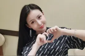 美女演员贾青：尚未婚配，却有儿女一帮图片