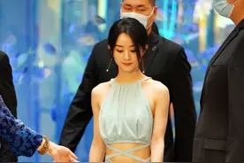 盘点：赵丽颖的腰登顶热搜，一起来看看她的蚂蚁腰图片