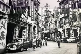老照片：看看殖民地时期香港荷李活道伎院一条街图片