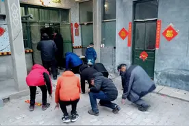 农村磕头拜年是陋习？弄明白再怼，别做无脑喷图片