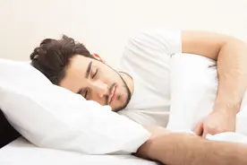 睡觉时出现四个异常，离血栓会很近，若你全都没有，恭喜你很健康图片