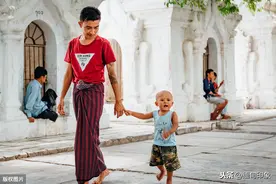 走进缅甸：缅甸男人也穿裙子！图片