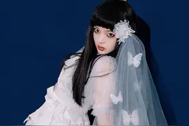 火箭少女暗黑婚纱造型，杨超越颜值太绝了，造型像木偶娃娃图片