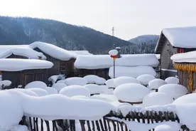 相比雪乡烤肠15元一根，泰山上的矿泉水贵不贵？图片