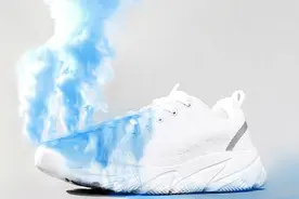 不湿不脏？10000+个透气孔，比1部手机还轻！走路8小时不累脚！图片