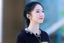 孟美岐现身机场，一身“小蜜蜂”穿搭减龄俏皮，成焦点美人图片