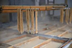 冬天泡腐竹，不要放水就泡，学学饭店大厨的方法，快速泡软不夹生图片
