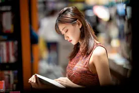 美女大学生校园生活图片