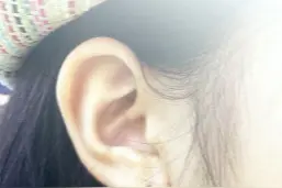 我至今不打耳洞，就是觉得好痛，在耳上扎个孔，过于残忍，哈哈图片