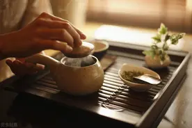 再好的关系，终抵不过“人走茶凉”四个字图片
