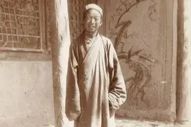 王圆箓发现敦煌文物，却又把经书卖给外国人，经书散佚谁之过？图片