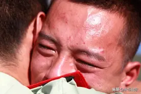 退伍后的生活都是“硬扛”，“扛不住”时，要想起这四句话图片