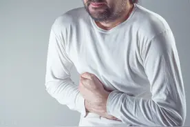 男子酒后腹痛，医生手术台上狂冒汗，家属：我要申请尸体解剖图片
