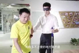 朱亚文体会盲人生活、R1SE卸下包袱带娃，甘当绿叶的明星更帅图片