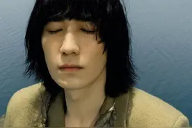 朱一龙可真拼！大胆挑战“晒伤妆”，本以为很土，结果意外时髦图片