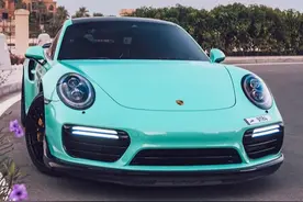 采用“薄荷绿”车漆的保时捷911 Turbo S图片