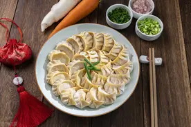 包好的饺子，不能直接放冰箱保存，学会这一招，饺子不粘连不开裂图片